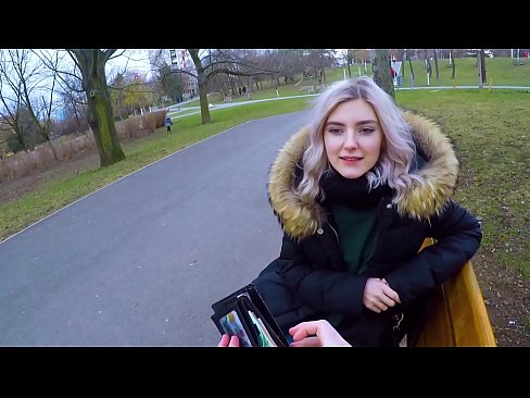 ❤️ Yn llyncu cum poeth dieithryn am arian - blowjob yn y parc gan Eva Elfie ❤️ Rhyw super wrthon ni ❤